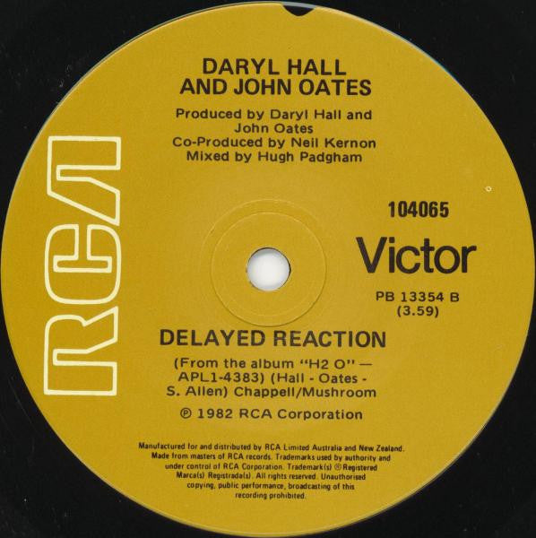 Daryl Hall + John Oates* : Maneater (7", Single)