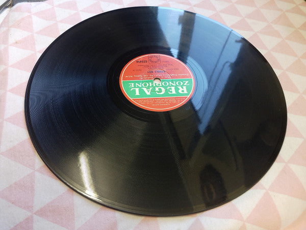 Slim Dusty With Dick Carr And Slim Dusty And His Bushlanders : A Pub With No Beer / Saddle Boy (Shellac, 10")