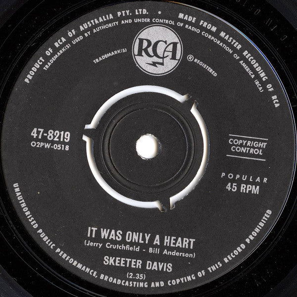 Skeeter Davis : I Can't Stay Mad At You / It Was Only A Heart (7", Single)
