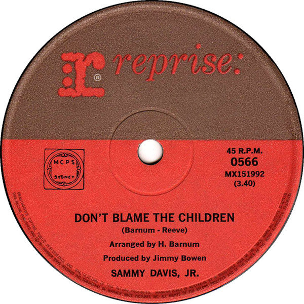 Sammy Davis Jr. : Don't Blame The Children / She Believes In Me (7", Single)