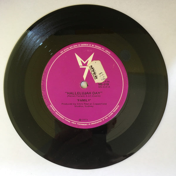 Family (19) : Hallelujah Day (7")