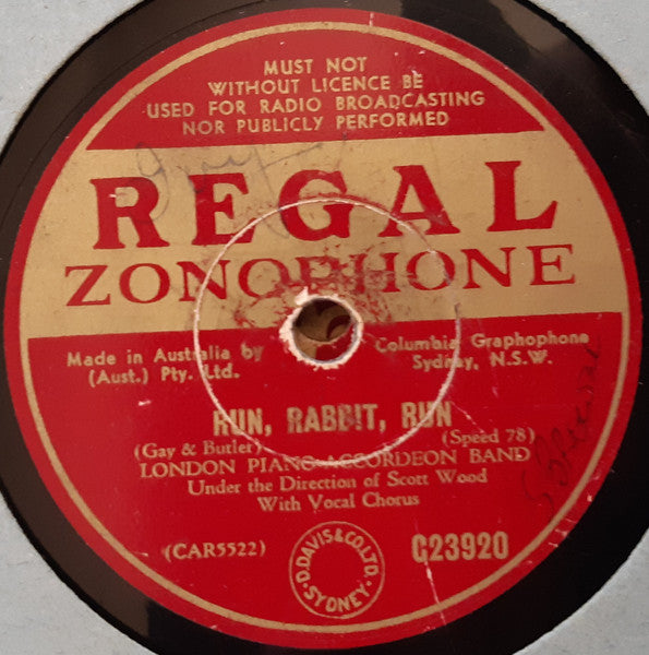 London Piano-Accordeon Band : Run, Rabbit, Run / Kiss Me, Goodnight, Sergeant Major (Shellac, 10")