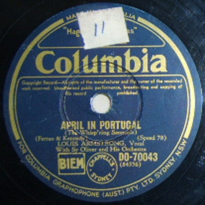 Louis Armstrong : Who Walks In When I Walk Out / April In Portugal (The Whisp'ring Serenade) (Shellac, 10")