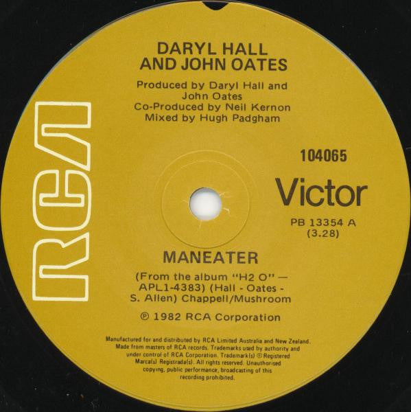 Daryl Hall + John Oates* : Maneater (7", Single)
