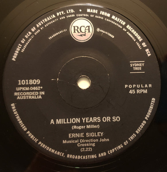 Ernie Sigley : A Clown Am I / A Million Years Or So (7", Single, Mono, Sol)