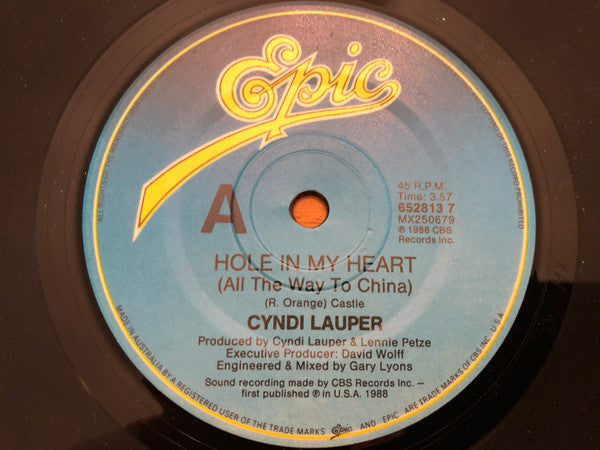 Cyndi Lauper : Hole In My Heart (All The Way To China) (7", Single)