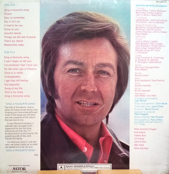 Des O'Connor, Jack Parnell & His Orchestra, Mike Sammes Singers : Sing A Favourite Song (LP)