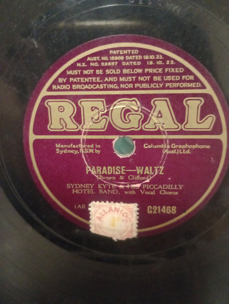 The Cavaliers (2), Sydney Kyte & His Piccadilly Hotel Band : Masquerade / Paradise  (Shellac, 10")
