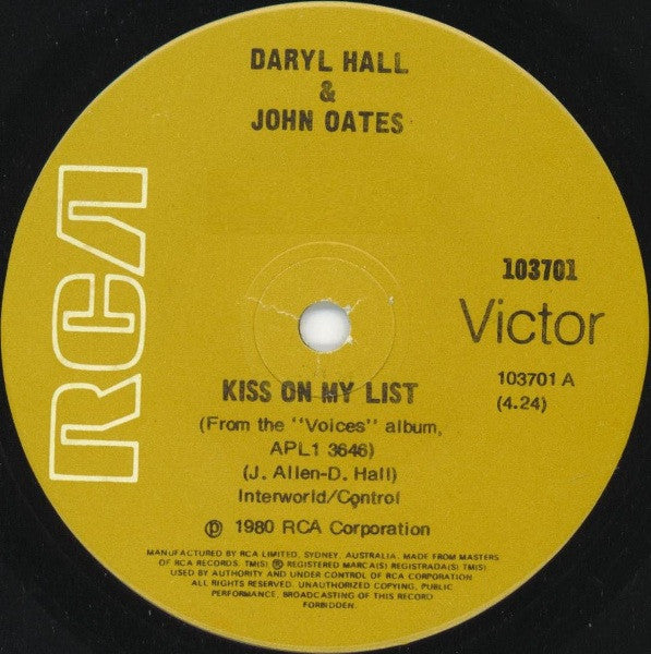 Daryl Hall & John Oates : Kiss On My List (7", Single)