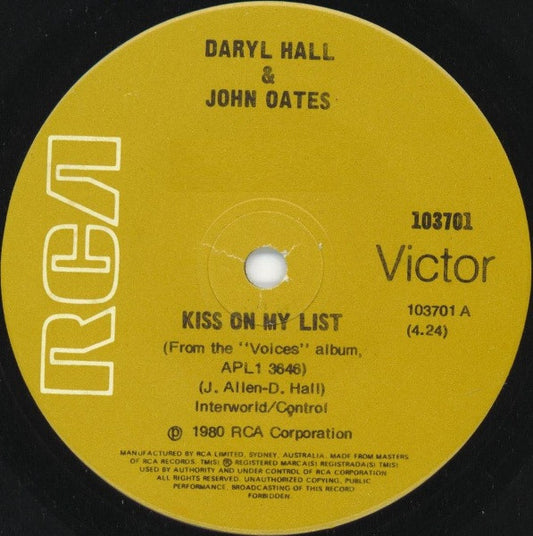 Daryl Hall & John Oates : Kiss On My List (7", Single)