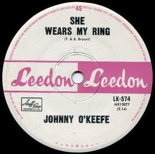 Johnny O'Keefe : She Wears My Ring / Let's Love Tonight (7", Sin)