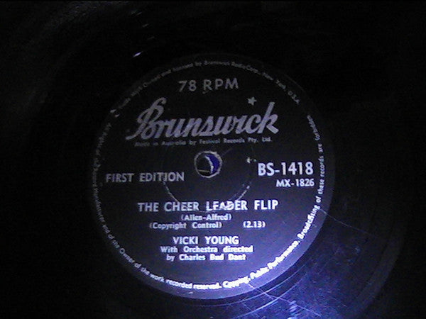 Vicki Young (2) : Pen and Paper Sweetheart / The Cheer Leader Flip (Shellac, 10")